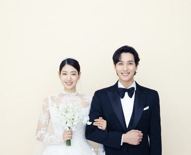 Foto-Foto Pernikahan Park Shin-hye dan Choi Tae-joon